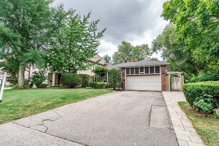 Photo de la propriété: 81 Hillcrest Avenue ON M2N 3N6