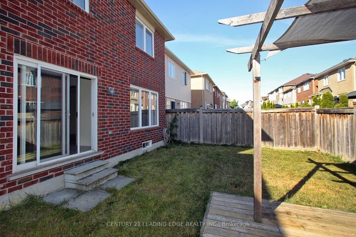 Property Photo:  1810 Parkhurst Crescent  ON L1X 0A8 