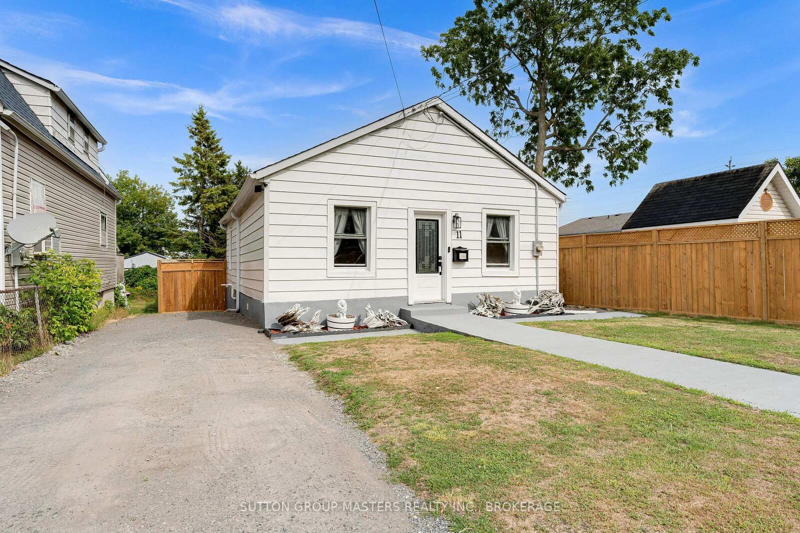 Property Photo: 11 Kingscourt Avenue ON K7K 4N6