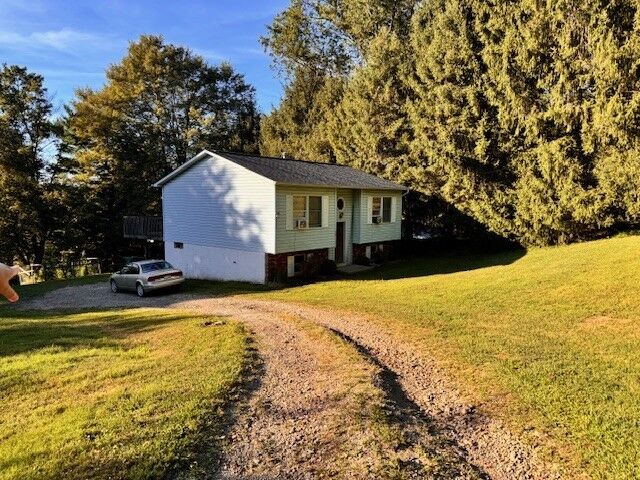 Property Photo: 50 Wanda Way PA 15656
