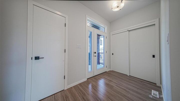 Property Photo:  352 Desrosiers Drive  MB R2C 5T5 