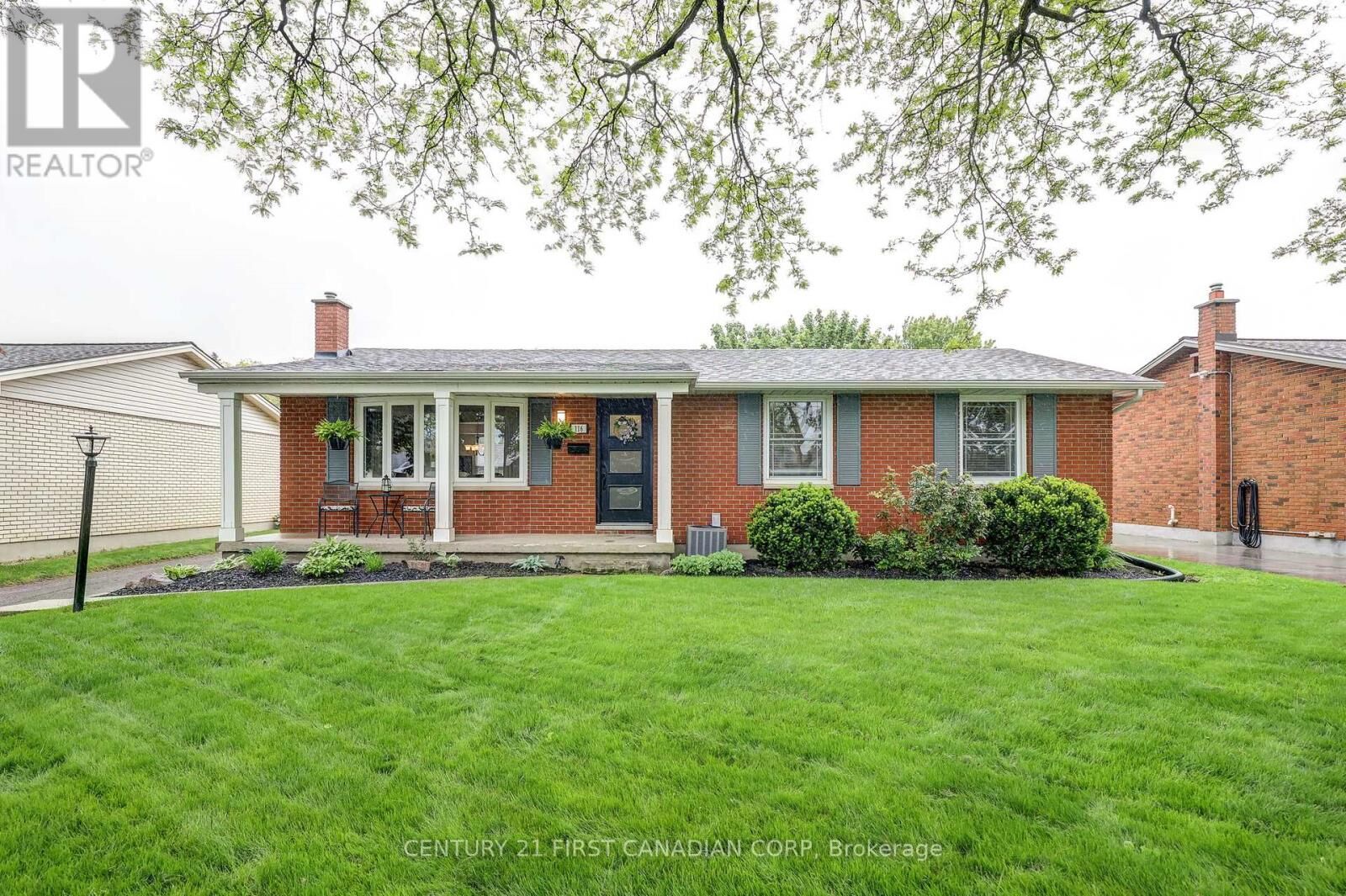 Property Photo: 116 Downing Crescent ON N6C 3C8