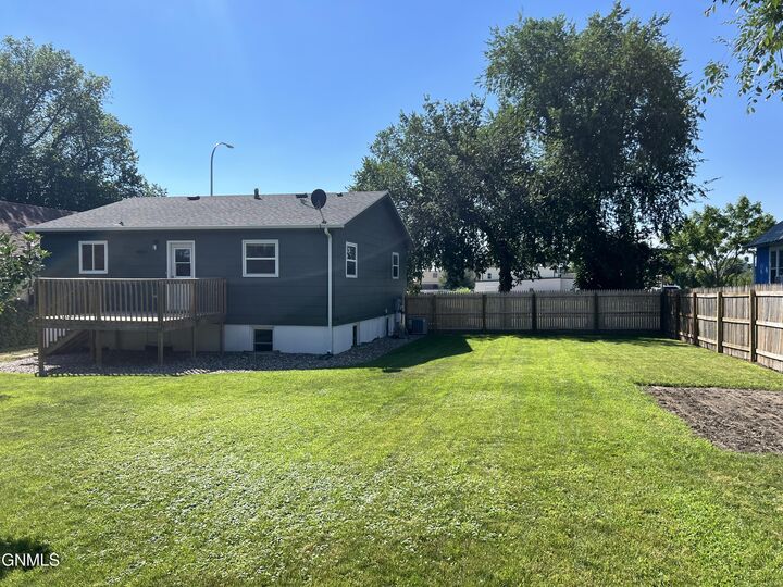 Property Photo:  313 9th Street S  ND 58504 