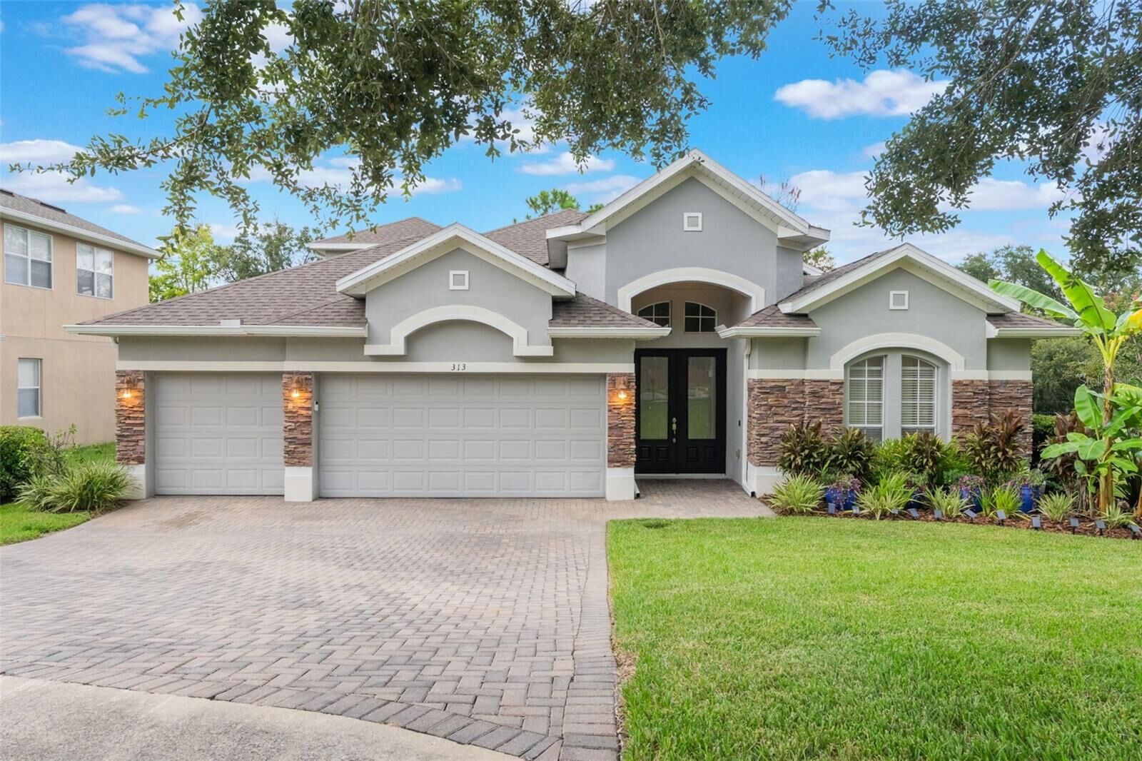 Property Photo: 313 Courtlea Park Drive FL 34787