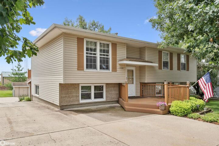 Property Photo: 1326 Greenfield Drive IA 50158