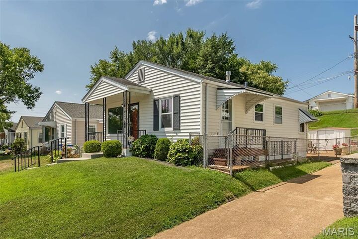 Property Photo:  3265 Voerster Avenue  MO 63139 