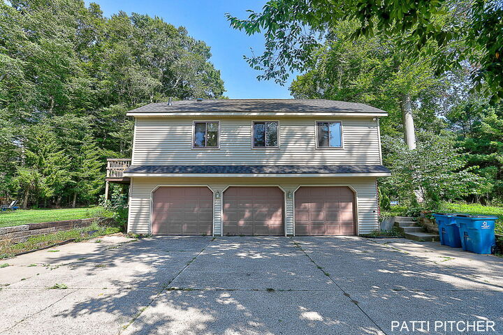 Property Photo:  13871 Bittersweet Drive  MI 49417 