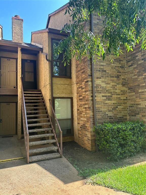 Property Photo: 1908 Cloisters Drive 522 TX 76011