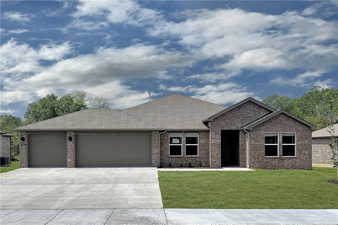 Property Photo:  441 Maya Street  AR 72753 