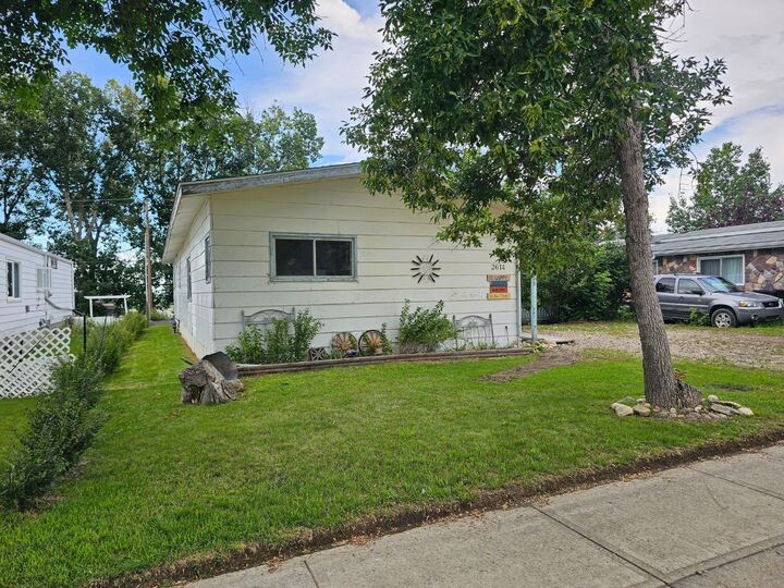 Property Photo: 2614 22 Avenue AB T0L 1R0
