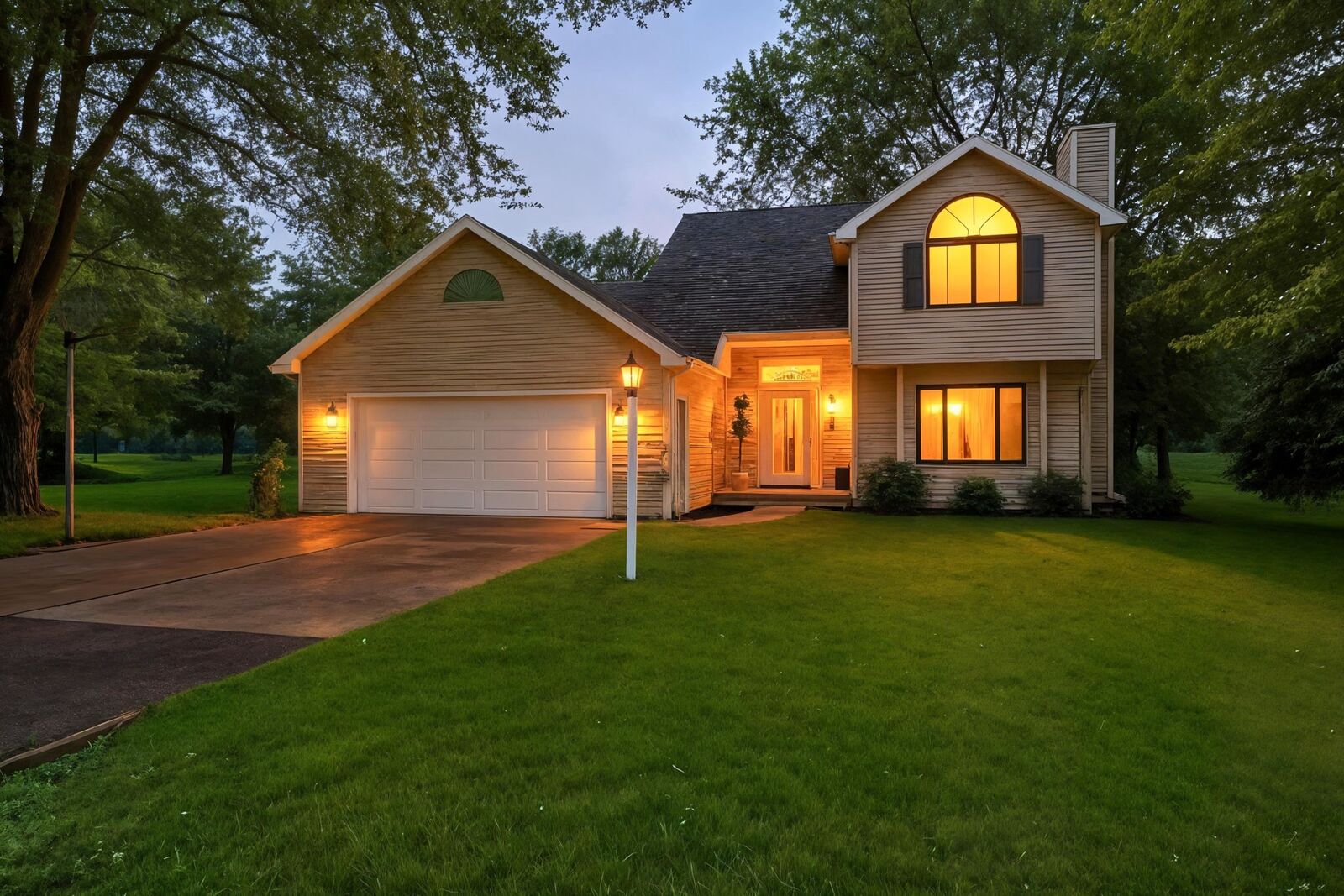 Property Photo: 2429 S Carleton Avenue WI 54915