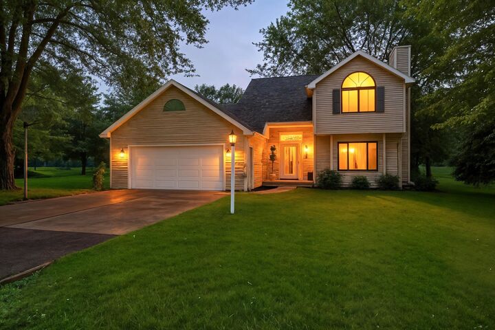 2429 S Carleton Avenue  Appleton WI 54915 photo