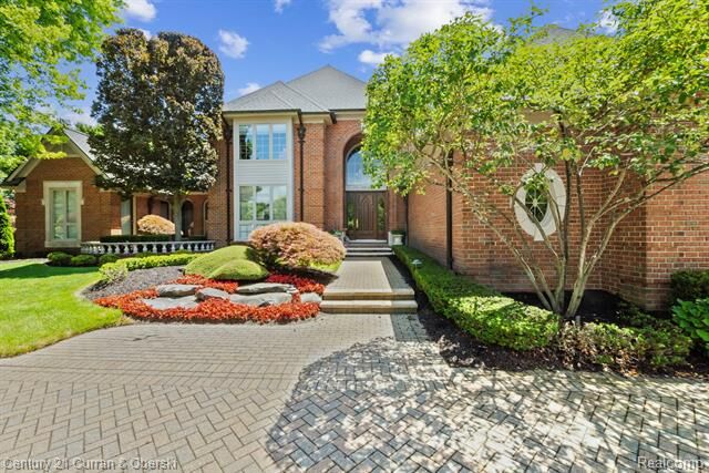 Property Photo: 18878 Oak Leaf Lane MI 48168