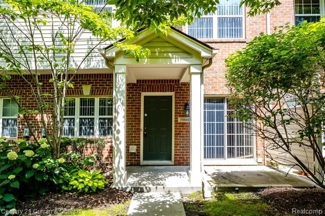 Property Photo: 39660 Rockcrest Lane MI 48168