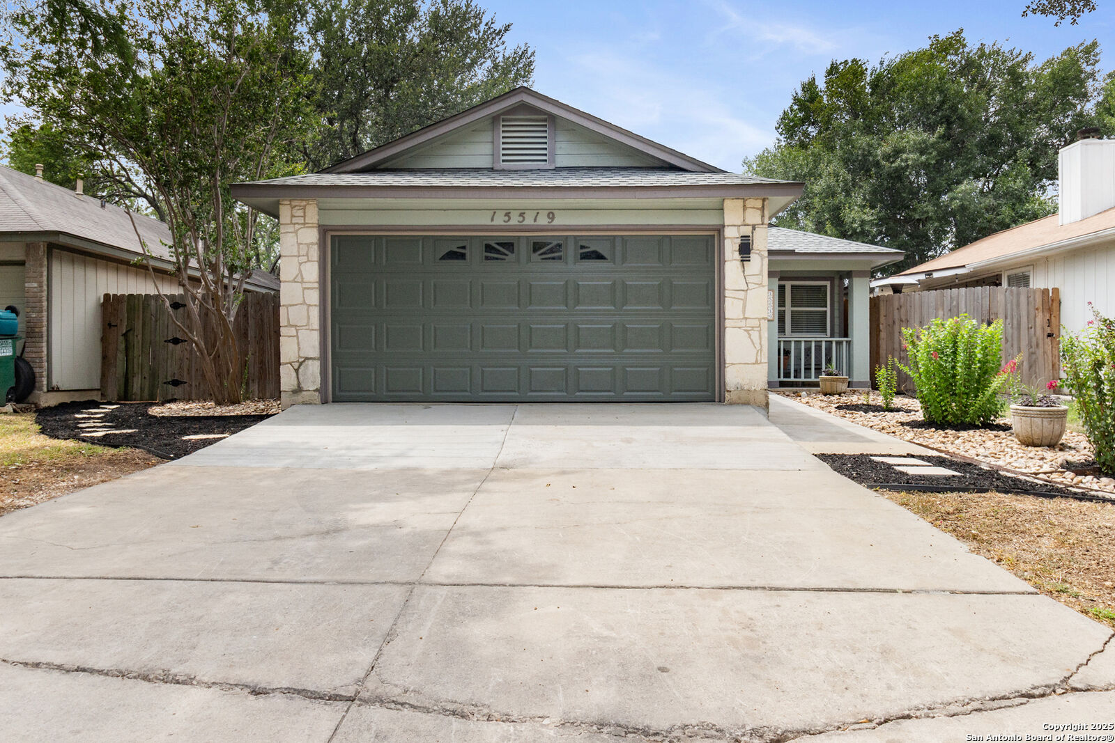 Property Photo:  15519 Knollglade  TX 78247 