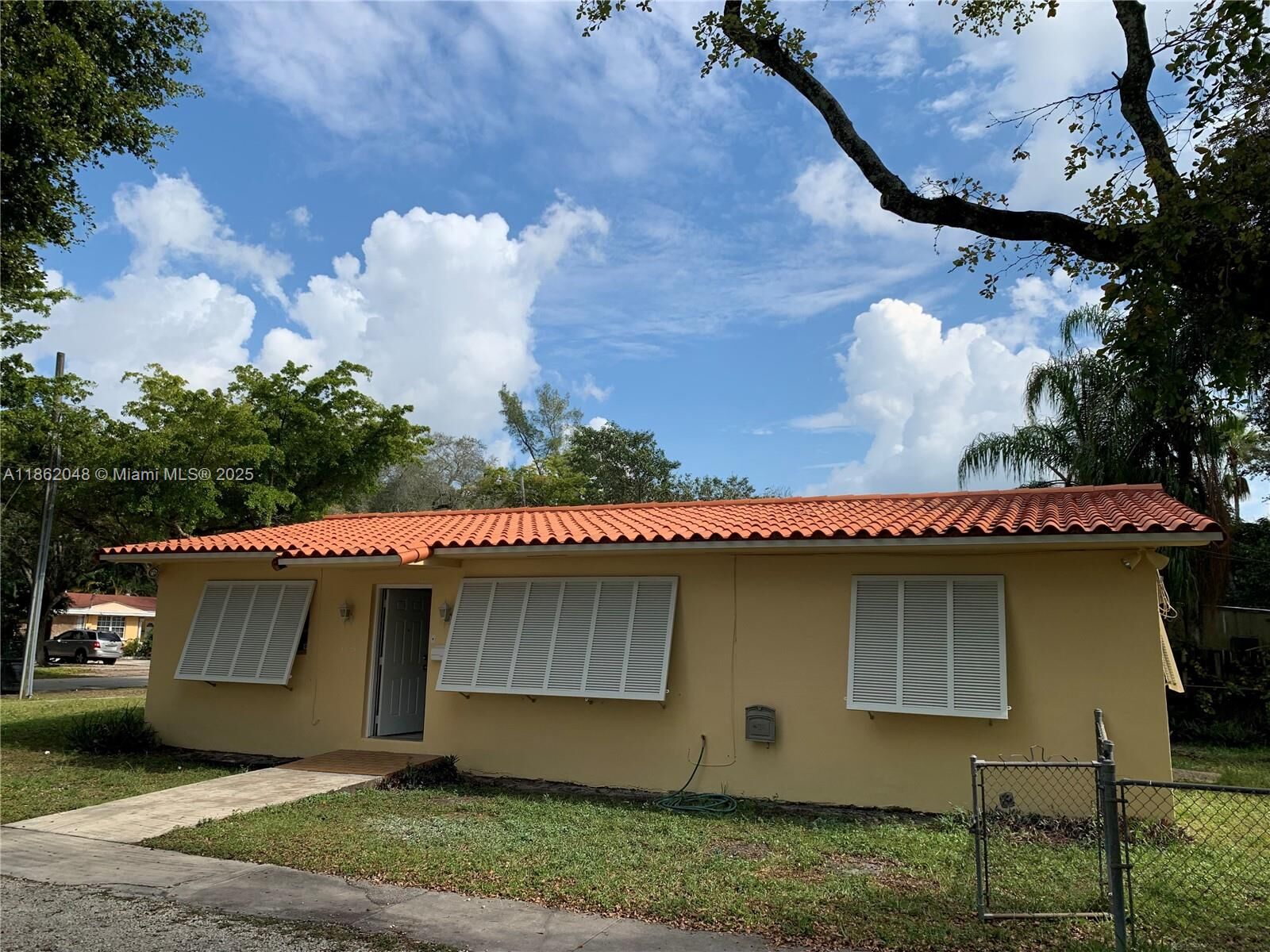 Property Photo: 13195 NE 10th Ave 13195 FL 33161