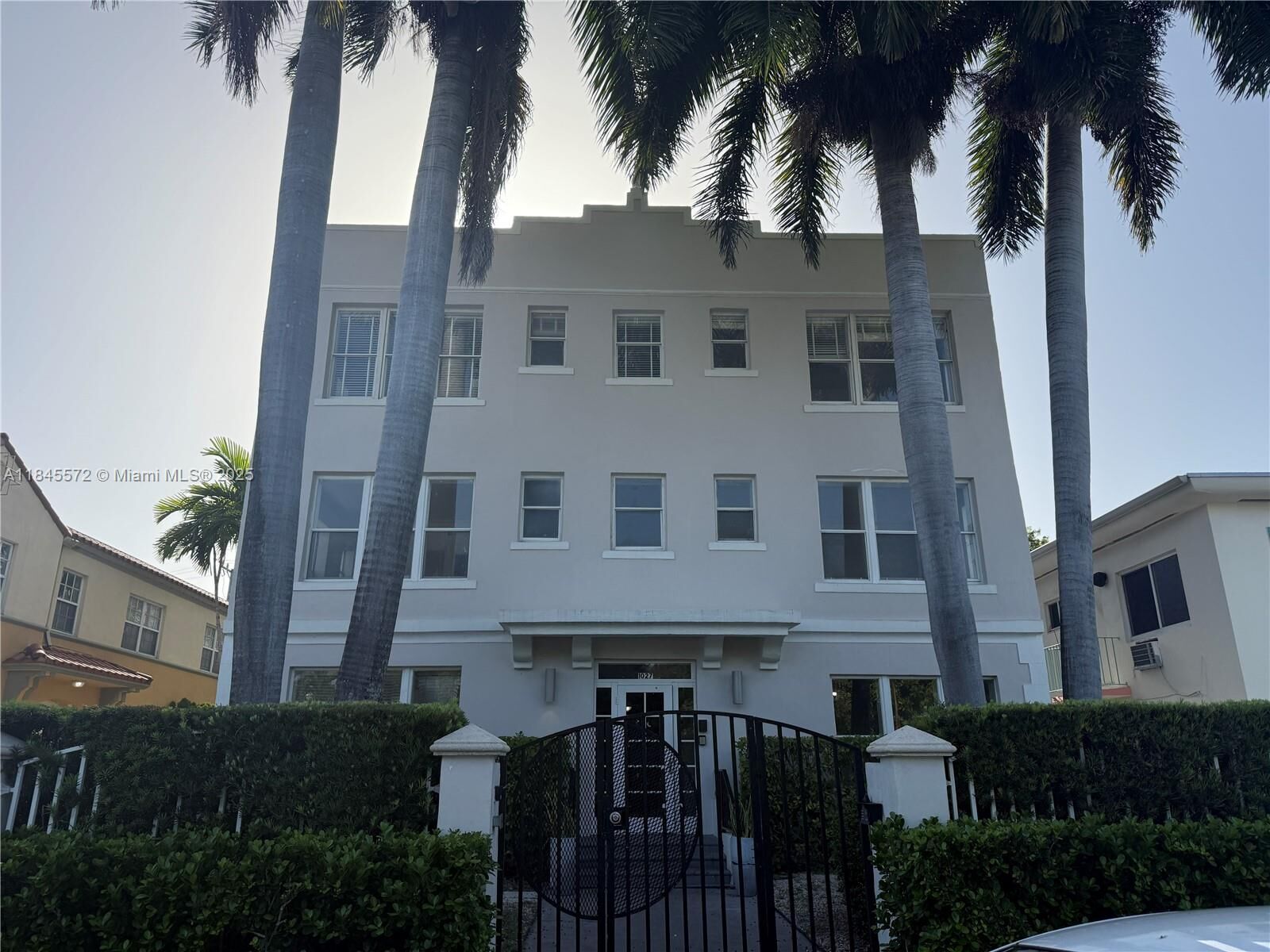 Property Photo: 1027 Pennsylvania Ave 301 FL 33139