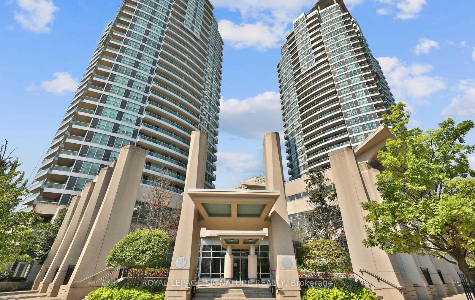 Property Photo:  1 Elm Drive W 1605  ON L5B 4M1 