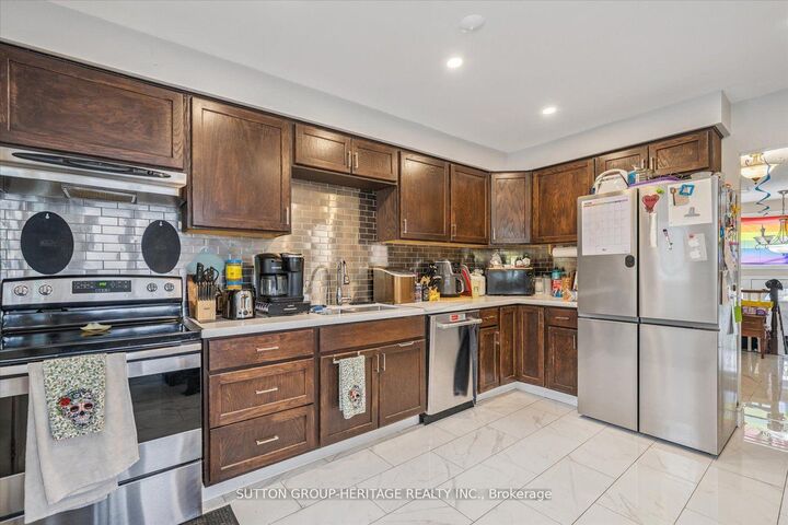 Property Photo: 705 Anderson Street ON L1N 3W1