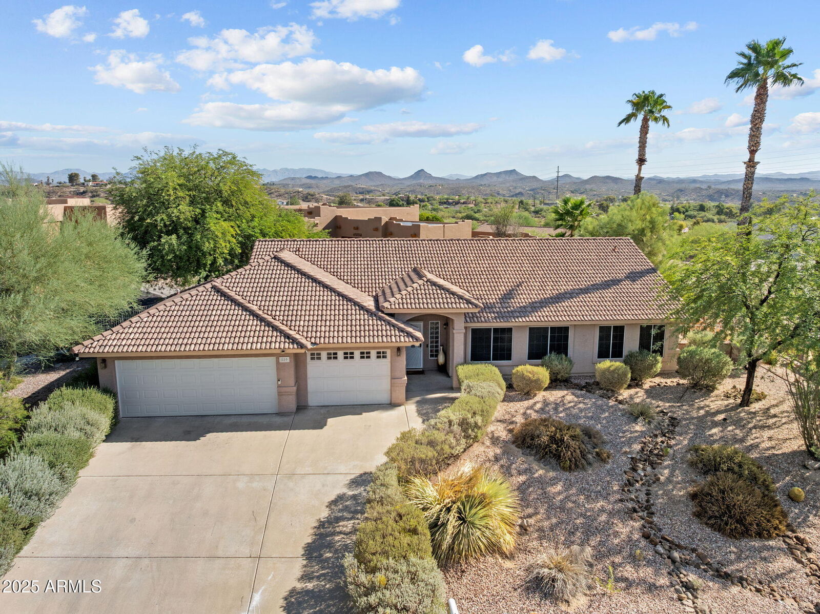 Property Photo:  880 W Santa Fe Drive  AZ 85390