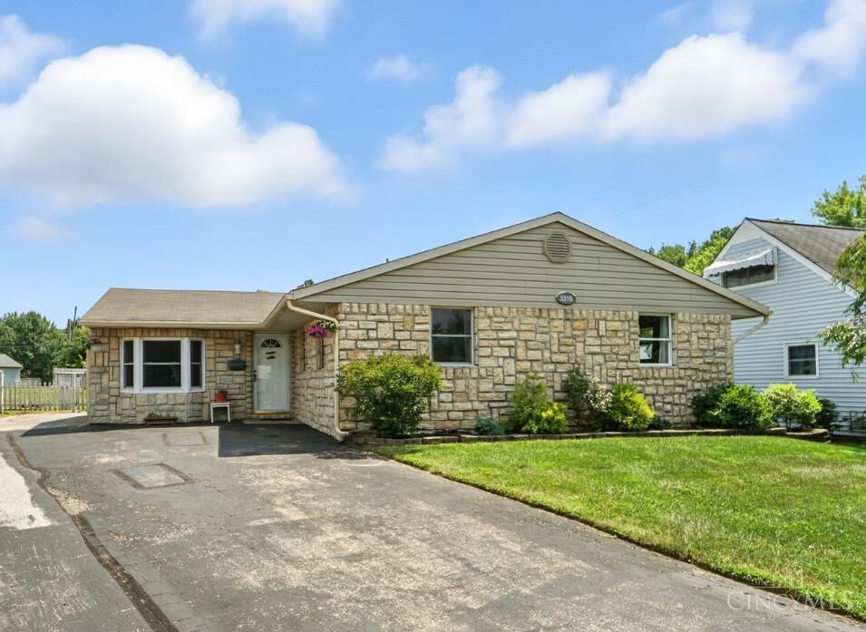 Property Photo: 3316 Suwanee Court OH 45244