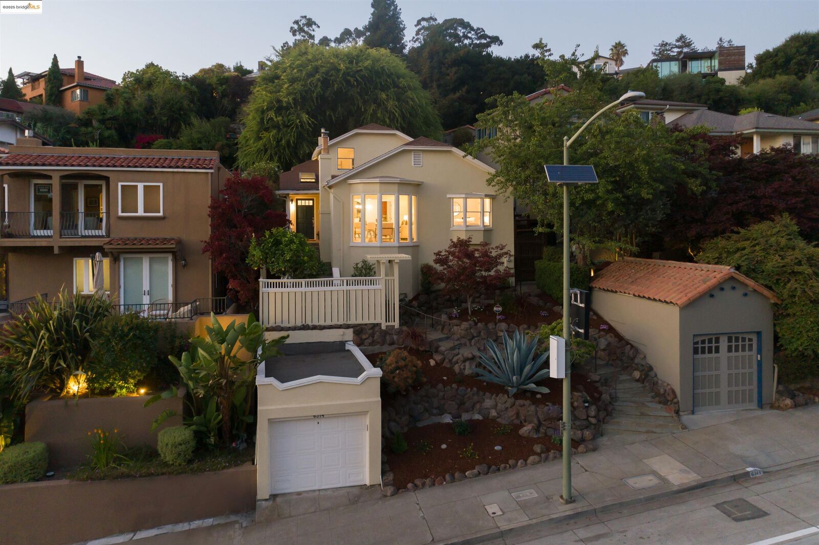Property Photo:  6314 Broadway Ter  CA 94618 