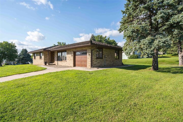 Property Photo:  1115 Pleasant Street  IA 50047 