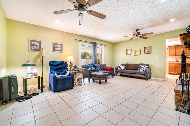 Property Photo: 184 E Frederick Avenue FL 32746