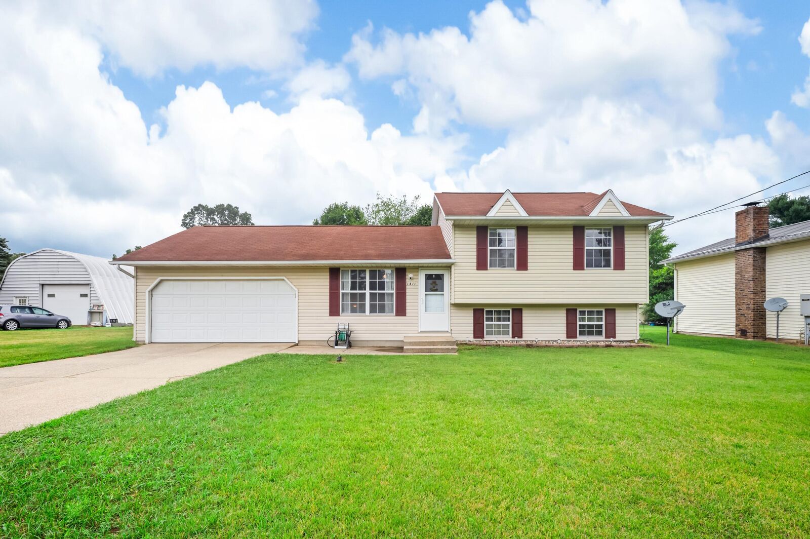 Property Photo:  1411 Apple Lane  MI 49120 