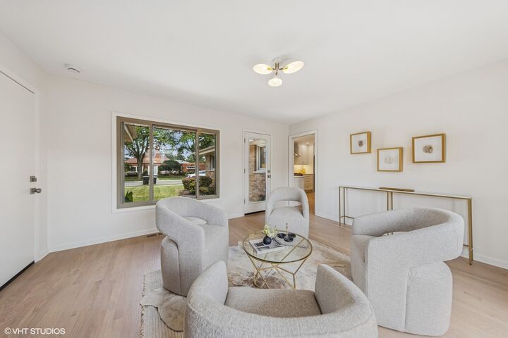 Property Photo:  2626 Sunnyside Avenue  IL 60154 