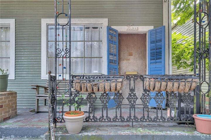 Property Photo: 915 Clouet Street LA 70117