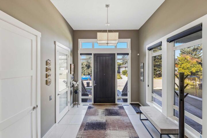 Property Photo:  2216 8 Street NE  AB T2E 4H6 
