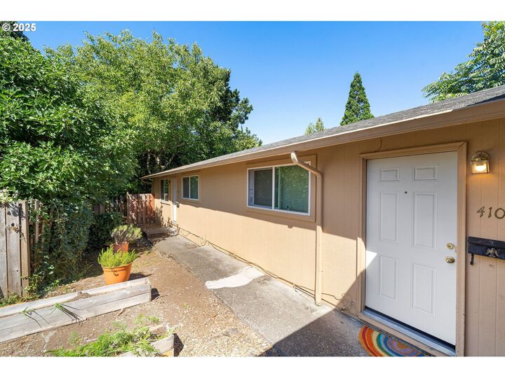 Property Photo:  4103 SE Boise St  OR 97202 