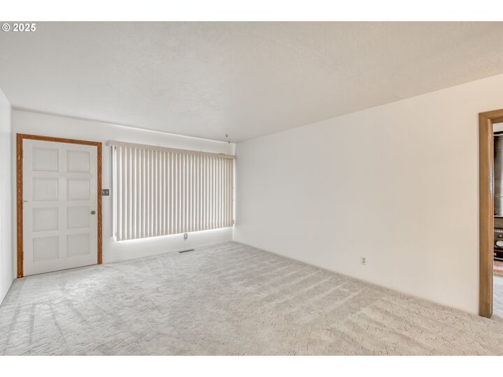 Property Photo:  8625 NE Schuyler St  OR 97220 
