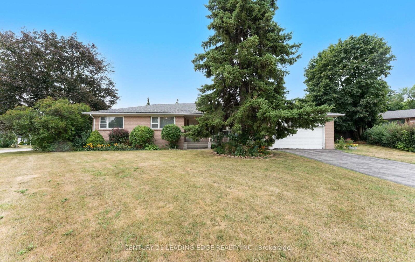 Photo de la propriété: 24 Burbank Drive ON M2K 1M8