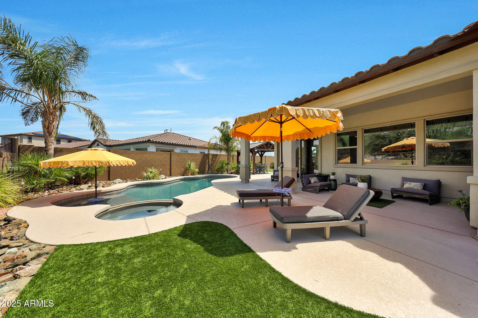 Property Photo:  2028 E Chama Drive  AZ 85024 
