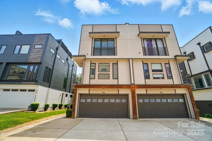 Property Photo:  945 Westbrook Drive  NC 28202 