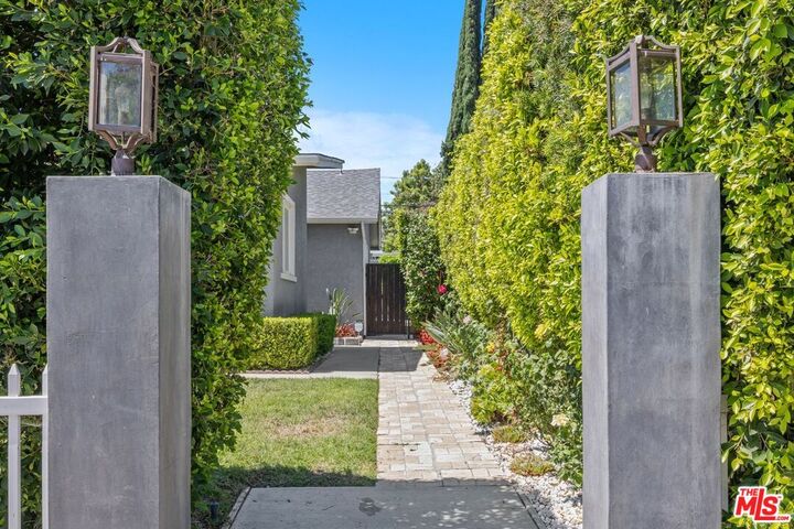 Property Photo: 7007 Cozycroft Ave CA 91306