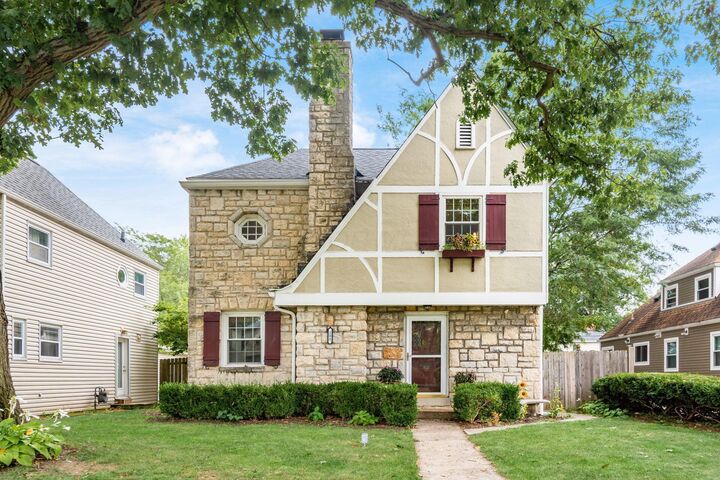 Property Photo: 208 S Stanwood Road OH 43209