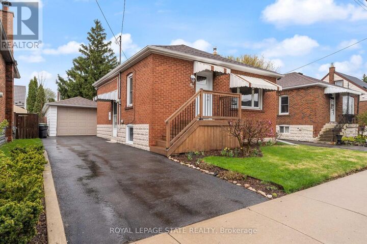 Property Photo:  65 East 11th Street Upper  ON L9A 3T3 