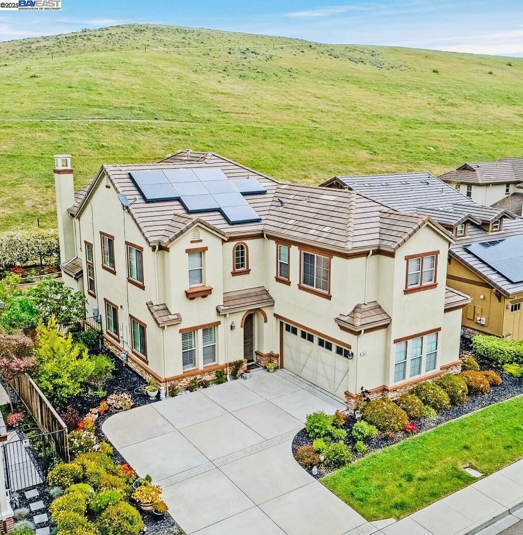 Property Photo: 7829 Ridgeline Place CA 94568