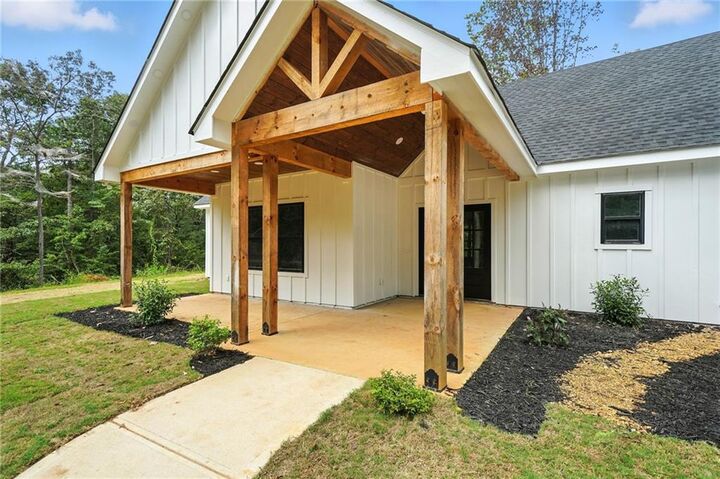 Property Photo: 912 Town Creek Road GA 30175