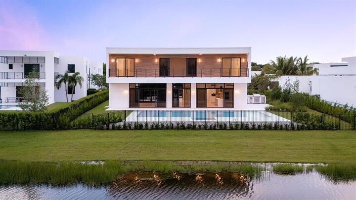 Property Photo:  16722 S Botaniko Dr S  FL 33326