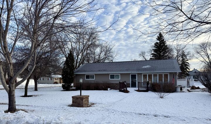 Property Photo:  250 Second Street SW  ND 58032 