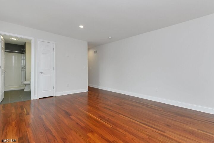Property Photo:  7 Harrison St B  NJ 07960 