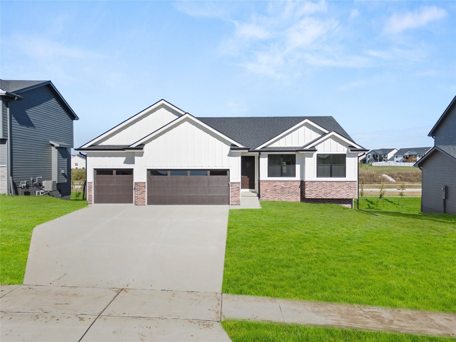 Property Photo: 905 Hamilton Road IA 50263