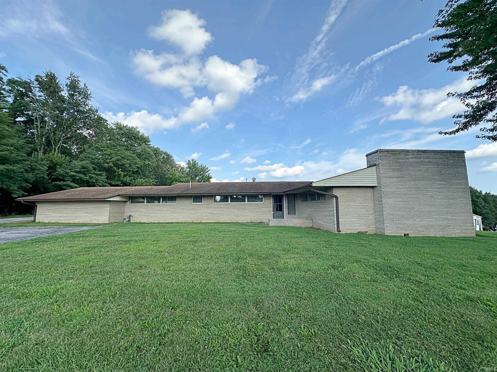 Property Photo: 916 N State Road 57 IN 47501