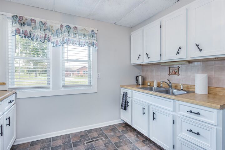 Property Photo:  1300 Sandow  MI 48640 