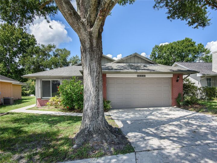 Property Photo: 1221 La Mesa Avenue FL 32708