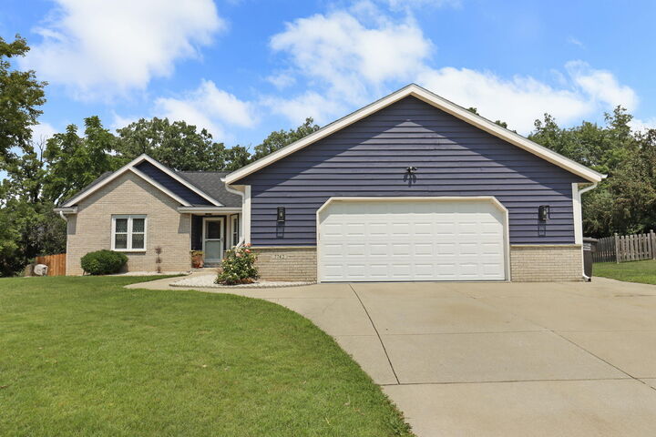 Property Photo: 7742 W Lake Pointe Dr WI 53132